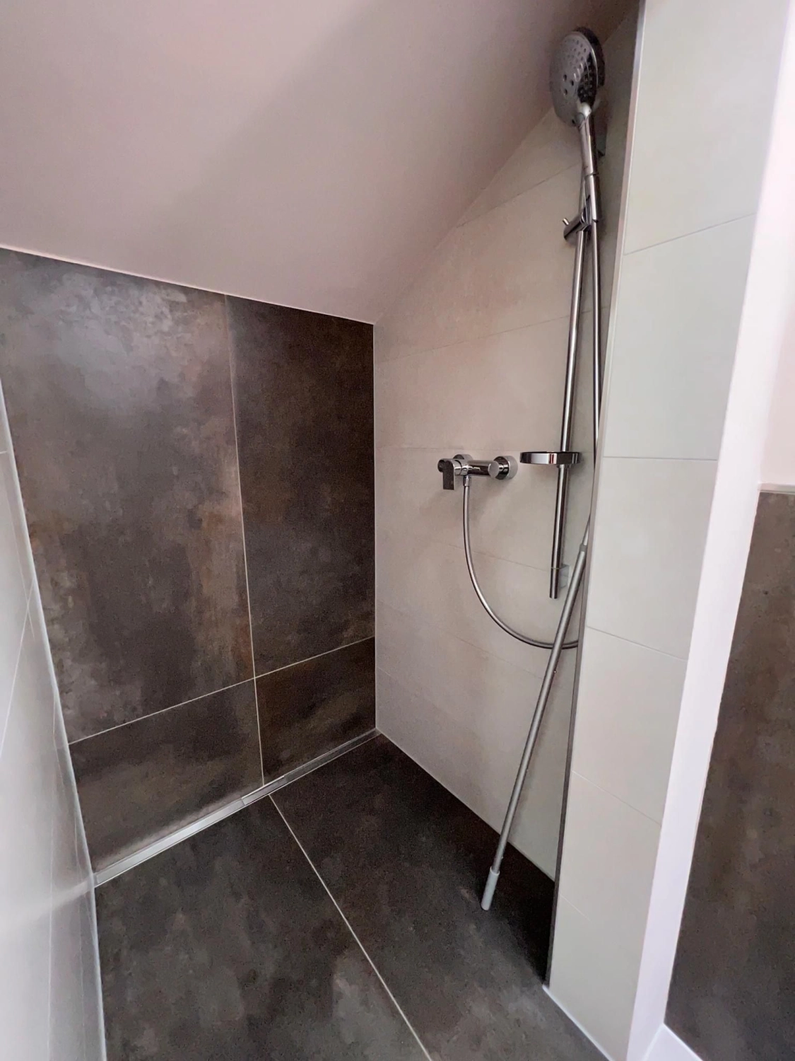 Badezimmer gefliest von Amoroso Fliesen